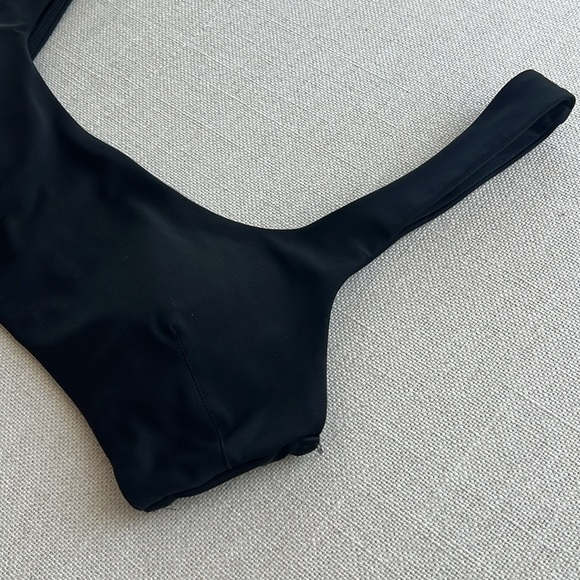 AERIE Black Scoop Bikini Top - Picture 7 of 9